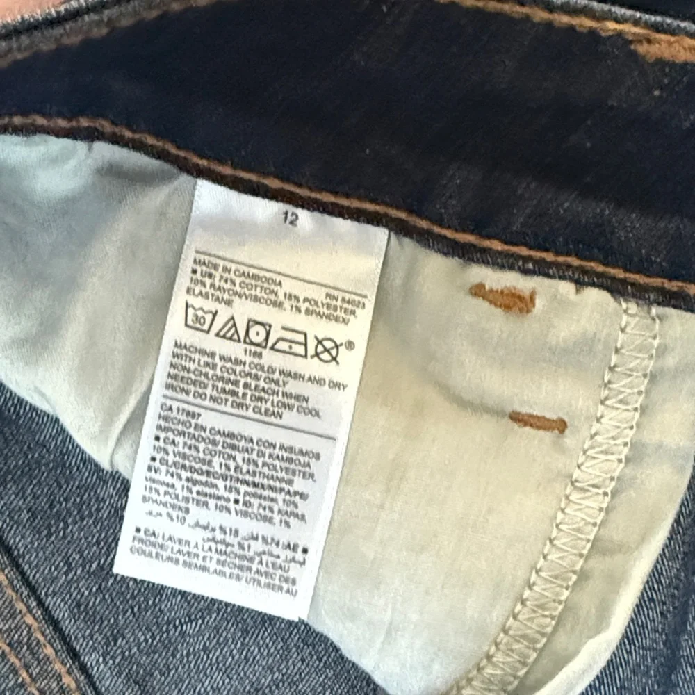 Old Navy Skinny Jeans ** Bundle 5+ items and name your offer!!! 💖💞 - Picture 3 of 3